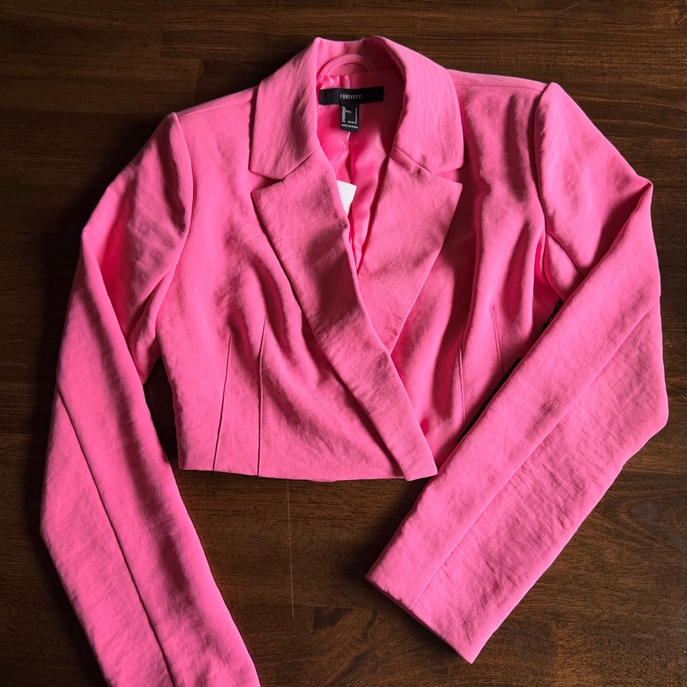 Forever 21 Light Pink Cropped Blazer Jacket Small NWT Long Sleeve Structured